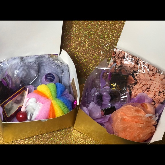 Queen Set - Picture 2 of 2